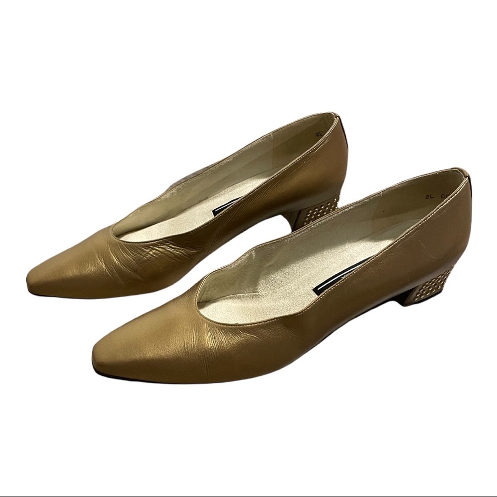 Stuart Weitzman Vintage Gold Leather Kitten Heel Pump Studded Size 10
